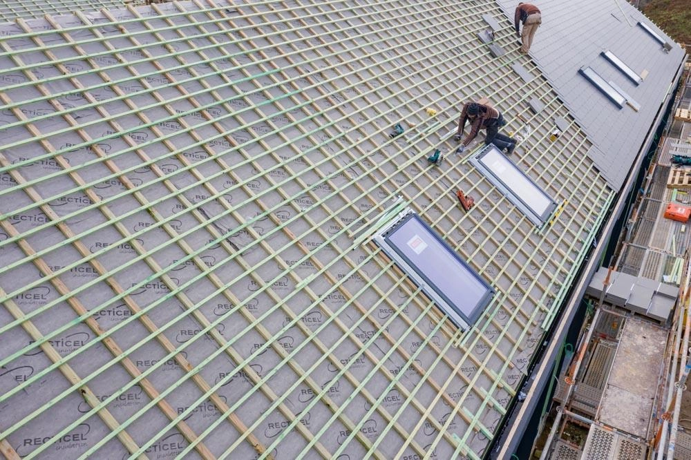Nouveau projet de construction Ubuntu à Avelgem isolé avec isolation de toiture inclinée Powerroof Max