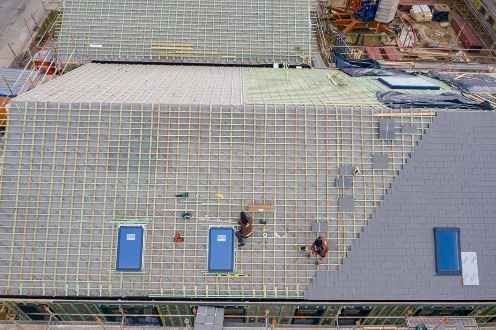 Nouveau projet de construction Ubuntu à Avelgem isolé avec isolation de toiture inclinée Powerroof Max