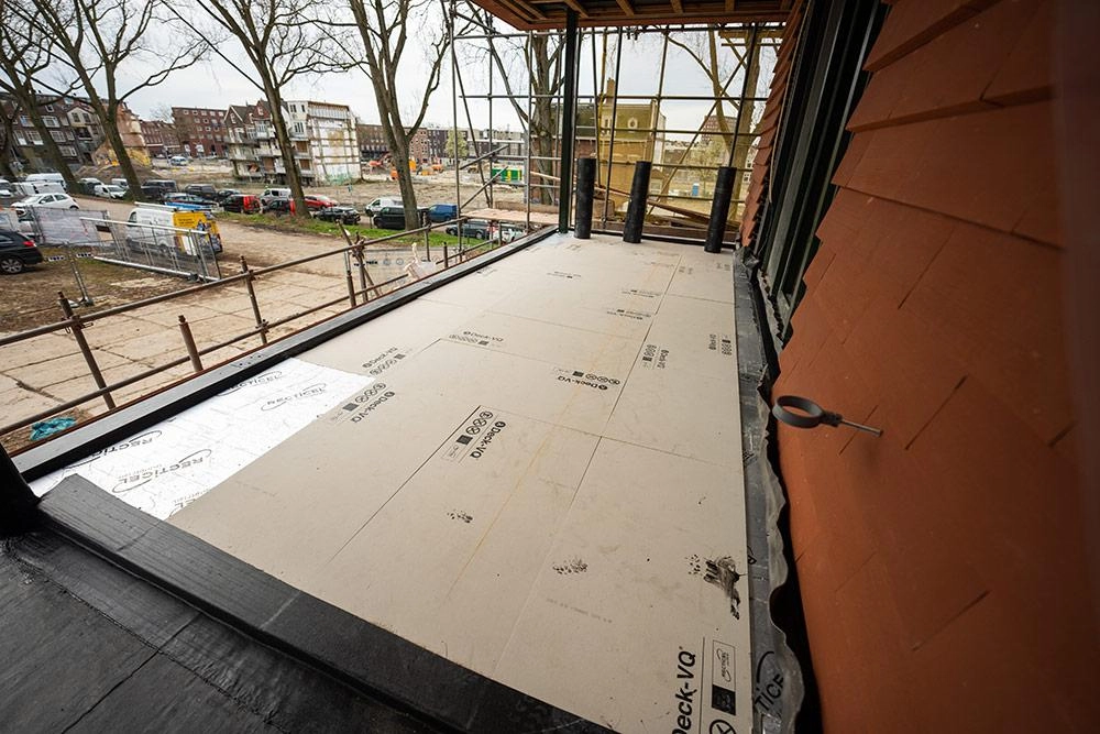 Projet de construction durable KOER à Rotterdam - Isolation terrasses Deck-VQ