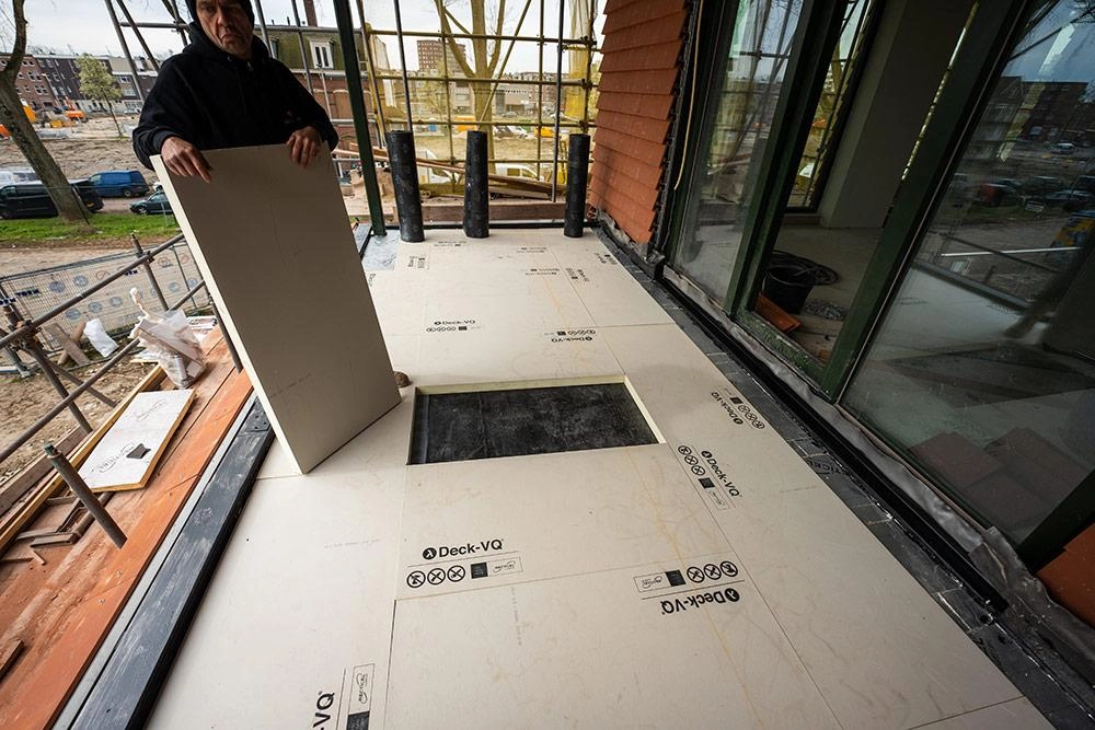 Projet de construction durable KOER à Rotterdam - Isolation terrasses Deck-VQ