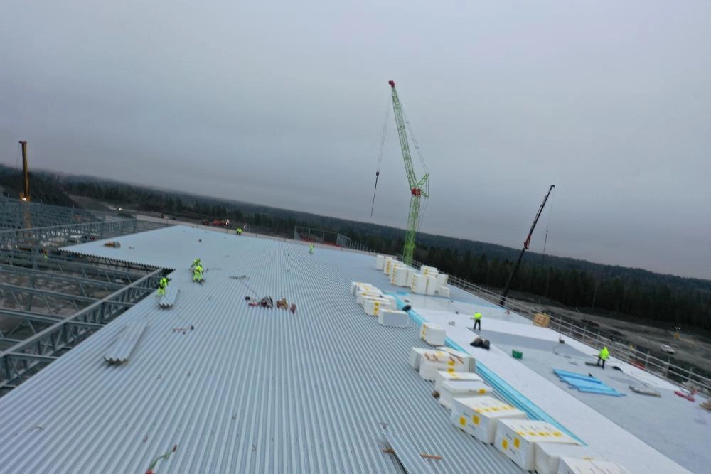 Kundreferens | Låglutande tak av industribyggnad | Recticel Insulation