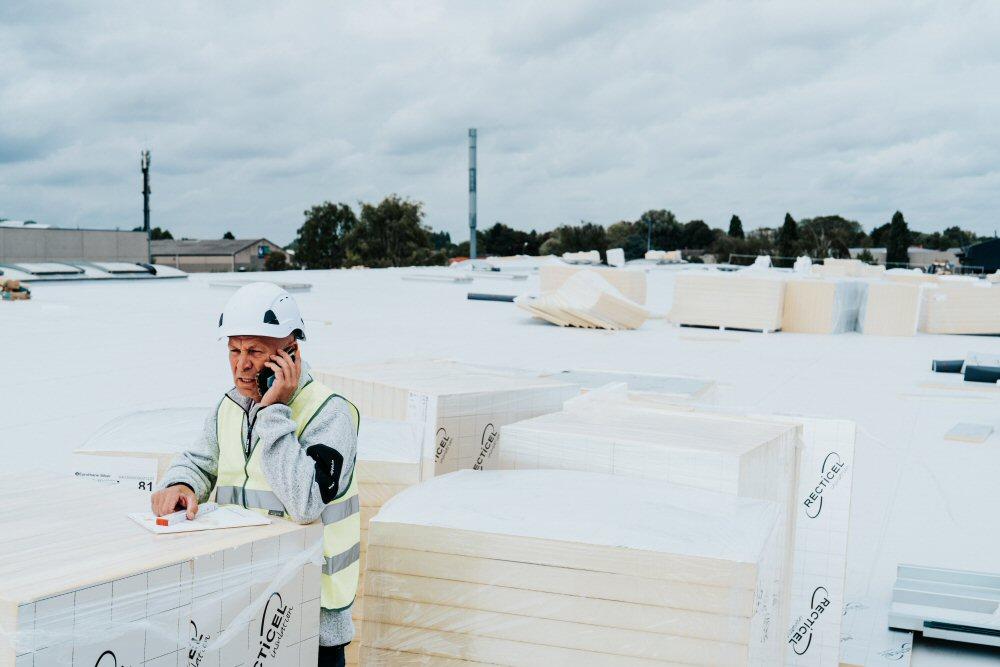 Infiltration d'eau dans une toiture plate : causes et solutions