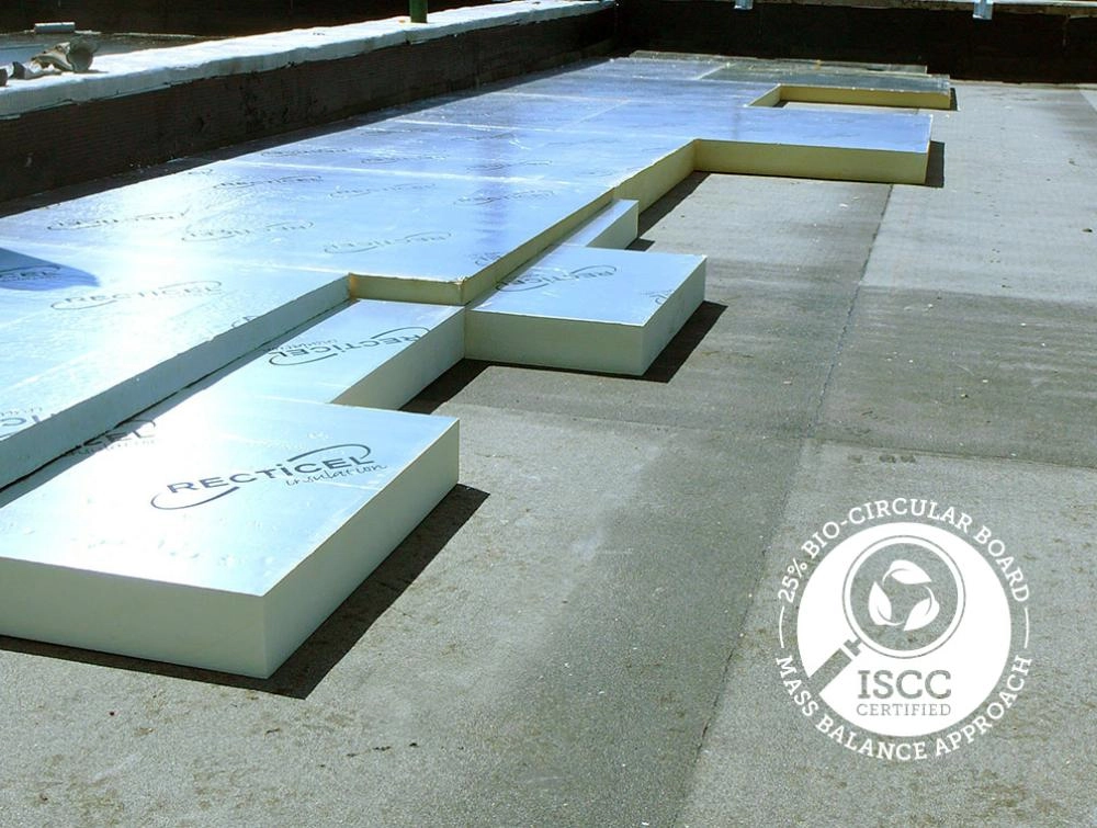 Eurothane Silver A Impact panneau d'isolation thermique incliné pour toits plats - installation